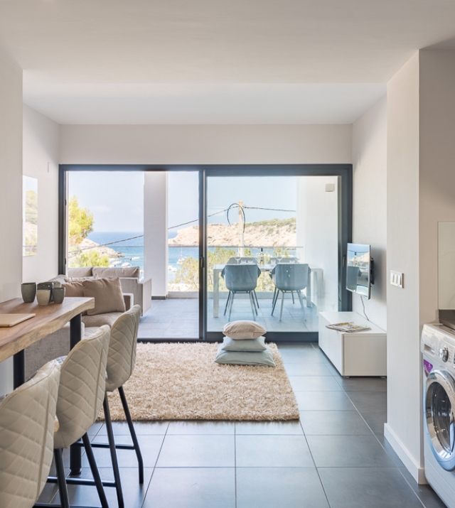 Resa Estates Ibiza te koop appartement Vadella Mar zee zicht living 2.jpg